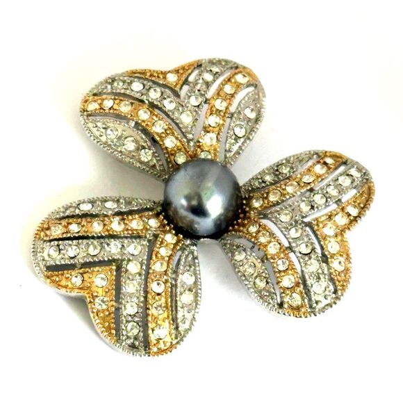 Two tone silver and gold heart shaped petal flower brooch pearl center - Picture 1 of 4